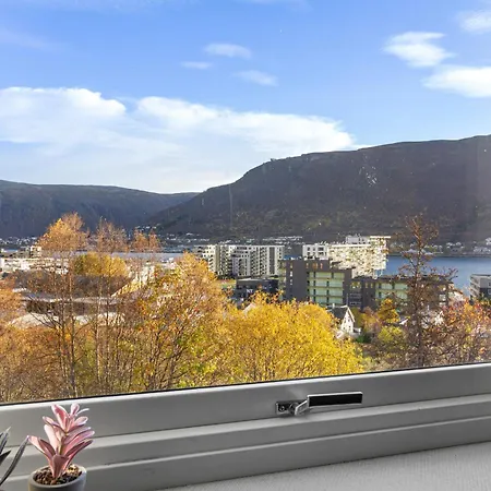 Cozy Close To City, Kitchen & Parking